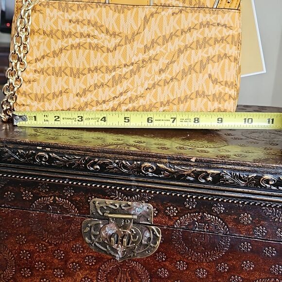 NWT Michael Kors Marigold crossbody/shoulder bag - Picture 9 of 10